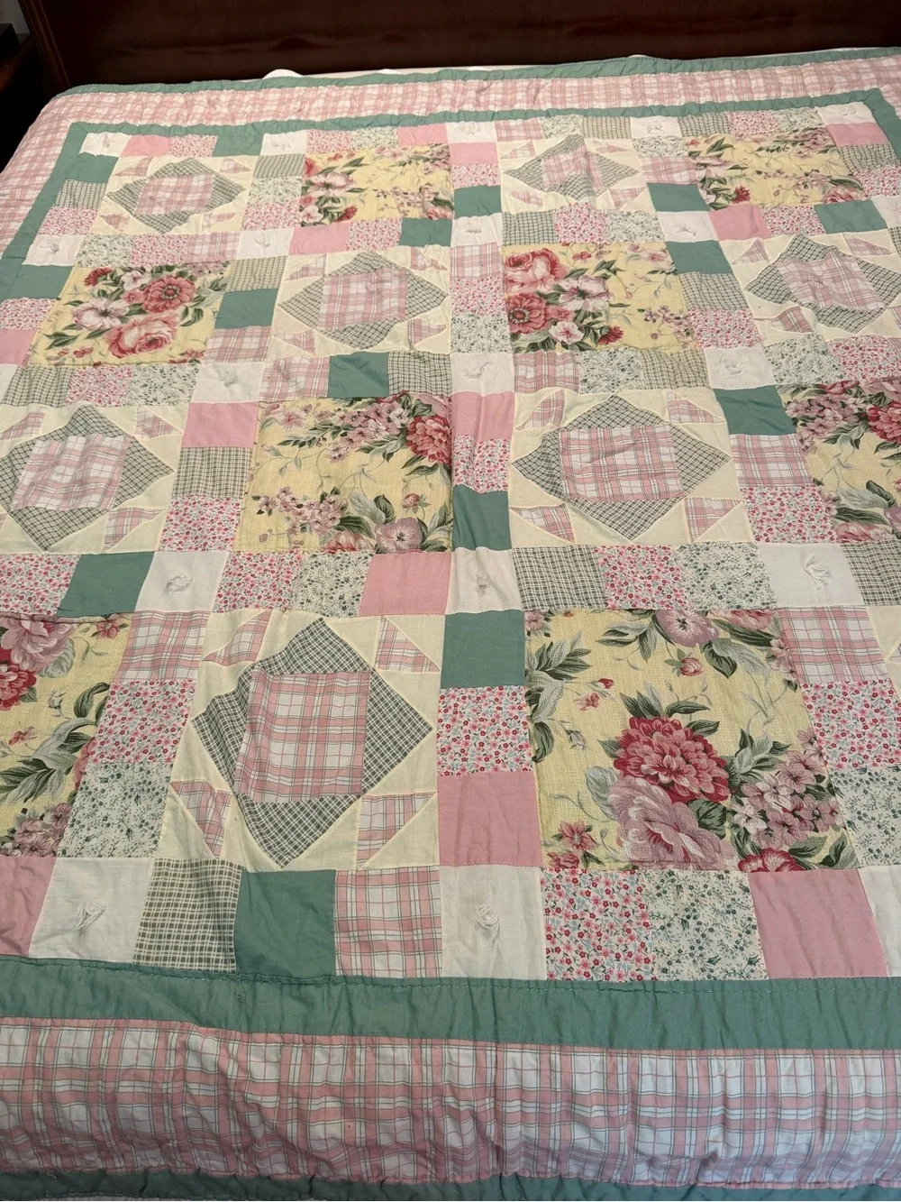 Vintage cottagecore floral plaid patchwork hand tied quilt 83”x80” country style